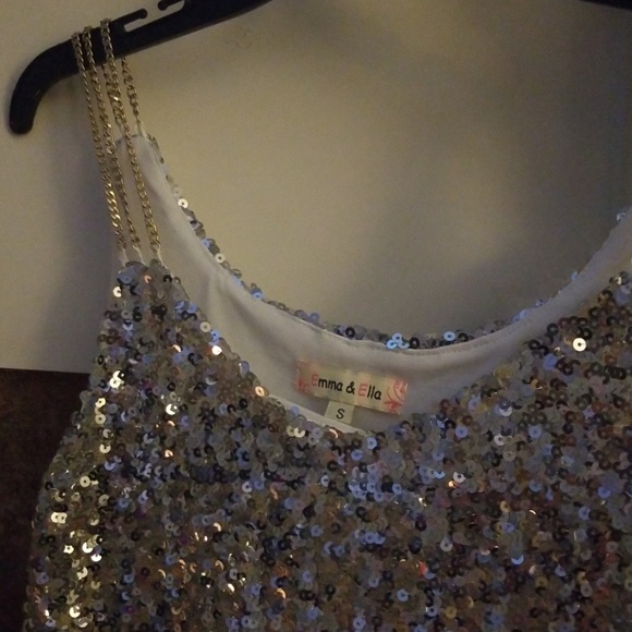 🎁Silver Sequin Top🎁 - Picture 5 of 8